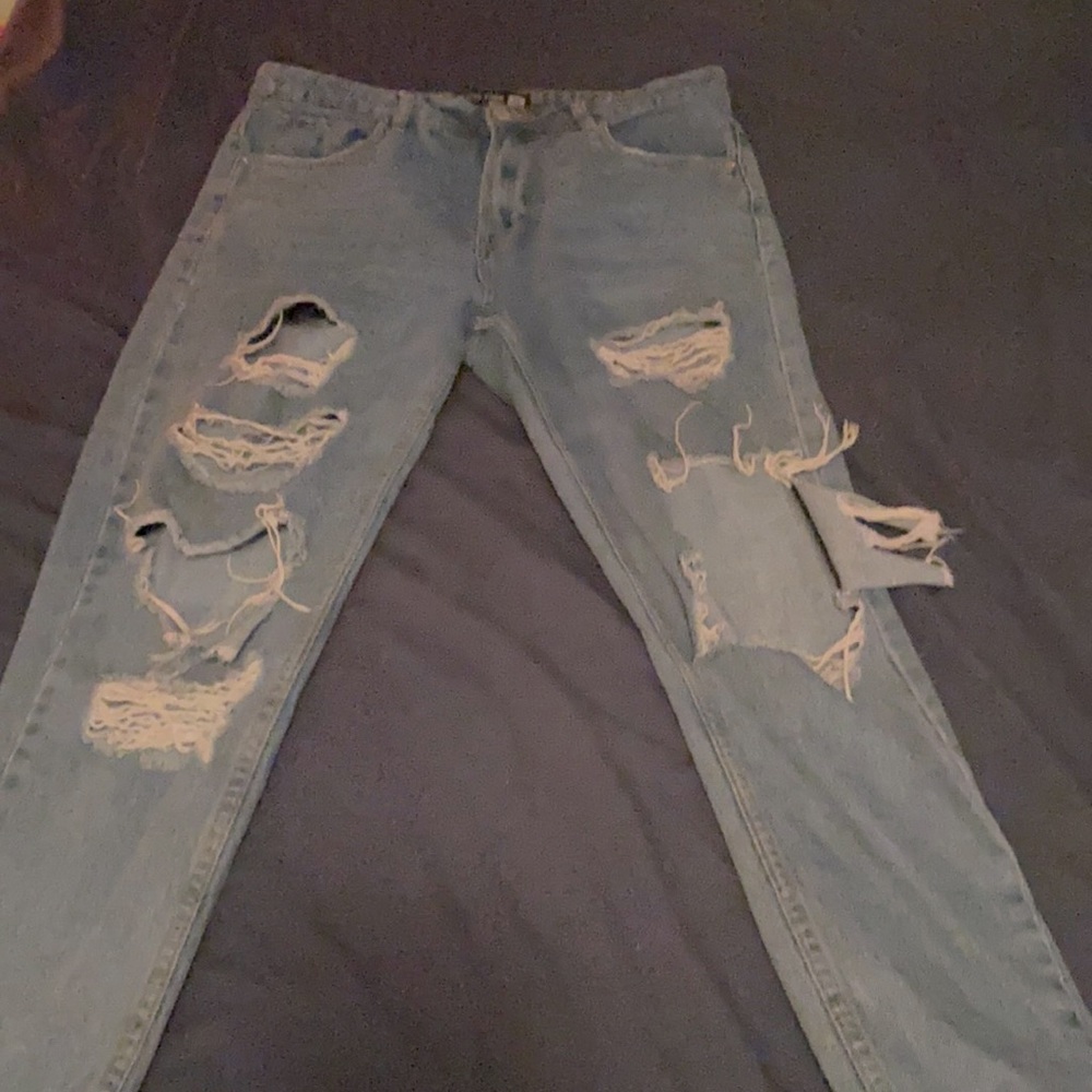 Ripped baggy mom jeans